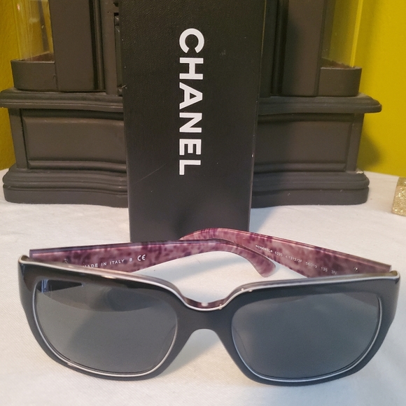 🔥 CHANEL BLACK SUNGLASSES WITH PURPLE PINK INNER COLOR - Picture 9 of 11